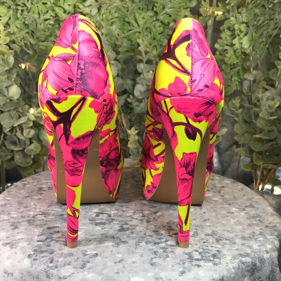 Women’s Size 6.5M Charlotte Russe Neon Pink & Yellow 5” Heels w/1.5” Platform - Picture 7 of 10